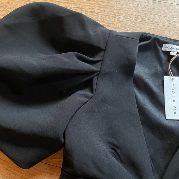 Moon River Black Mini Dress with Puff Sleeves and cut outs - Picture 5 of 9